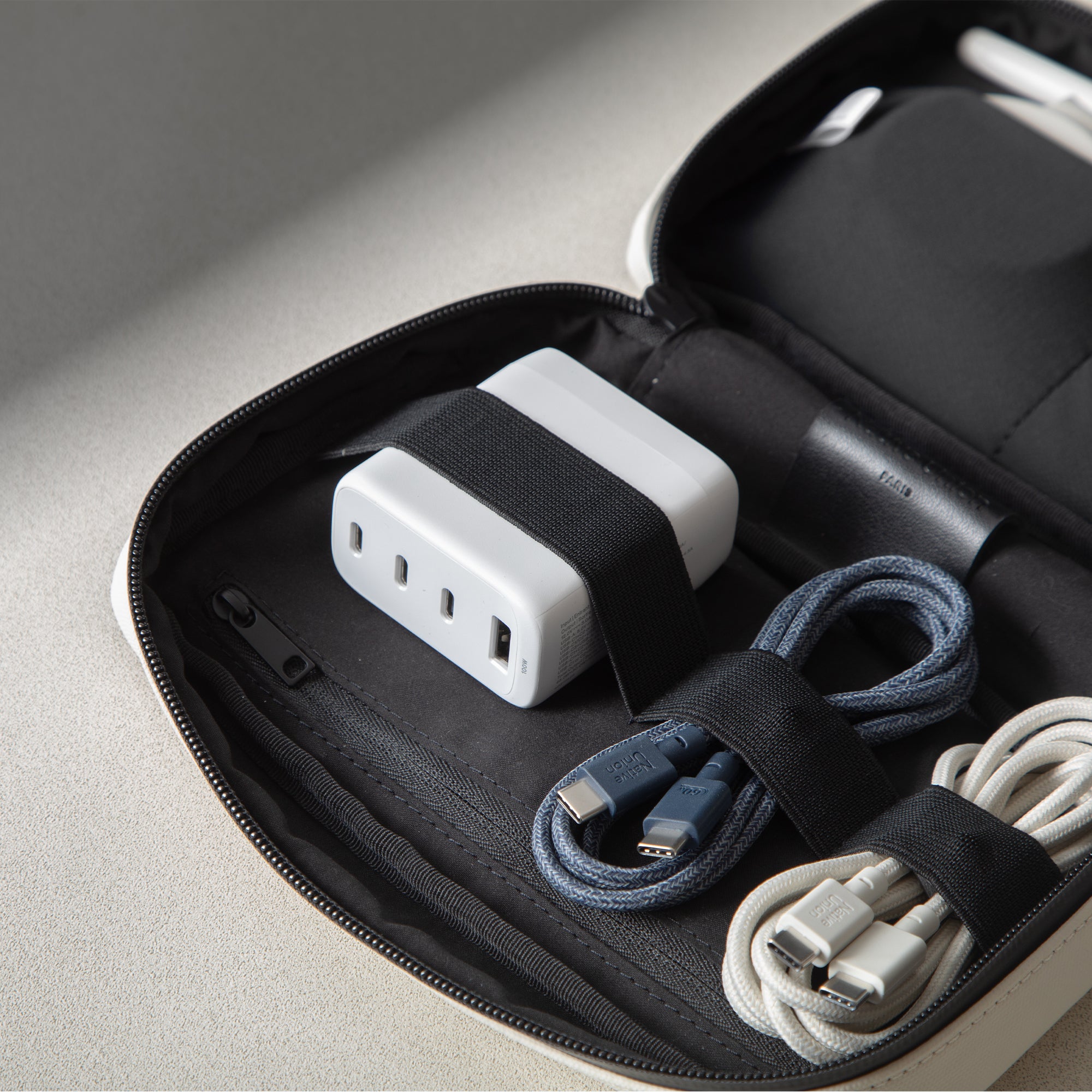 native-union-fast-gan-charger-pd-100w-chargeur-4-ports image 2