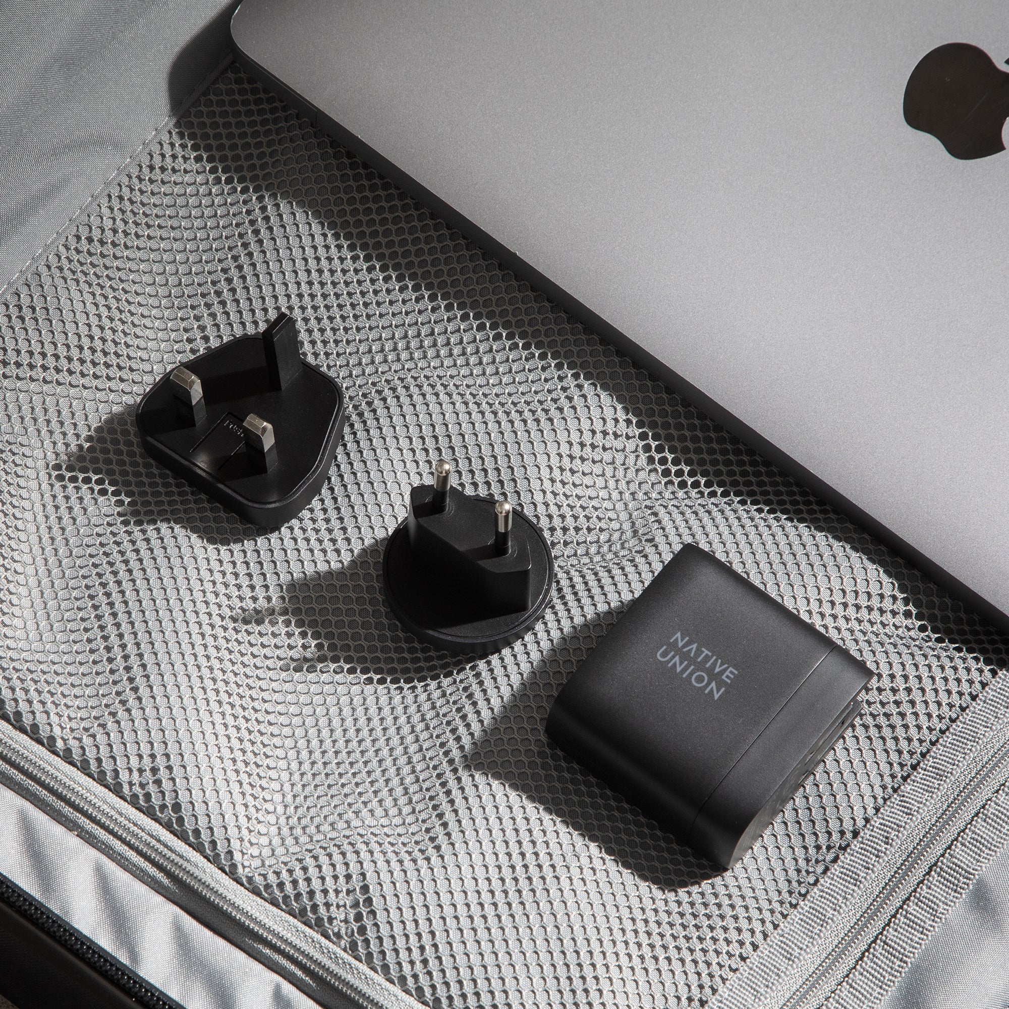 native-union-the-traveler-ensemble-voyage-avec-chargeur-gan-67w-c-ble-2-en-1-et- image 4