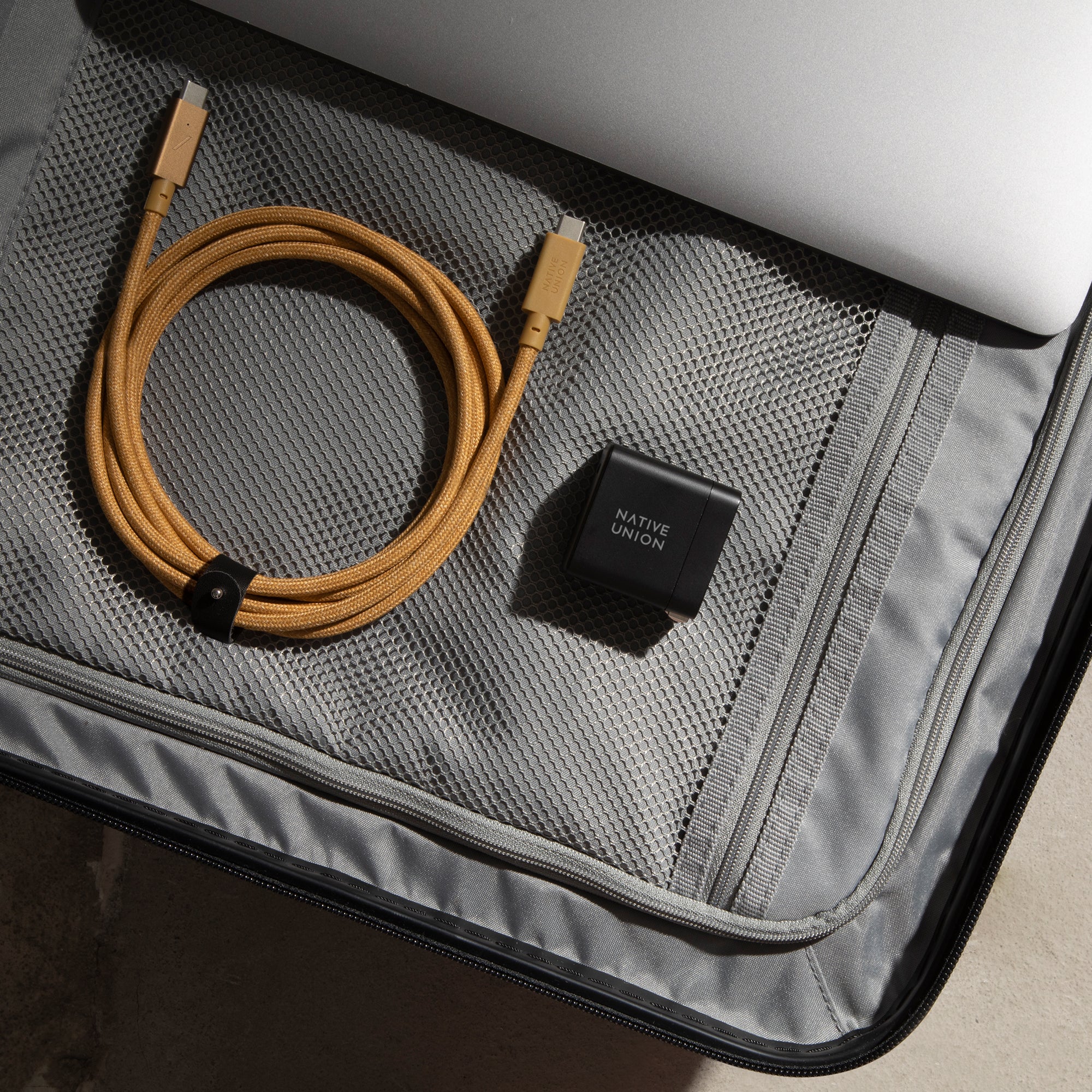 native-union-fast-gan-charger-pd-35w-chargeur-double-usb-c image 2