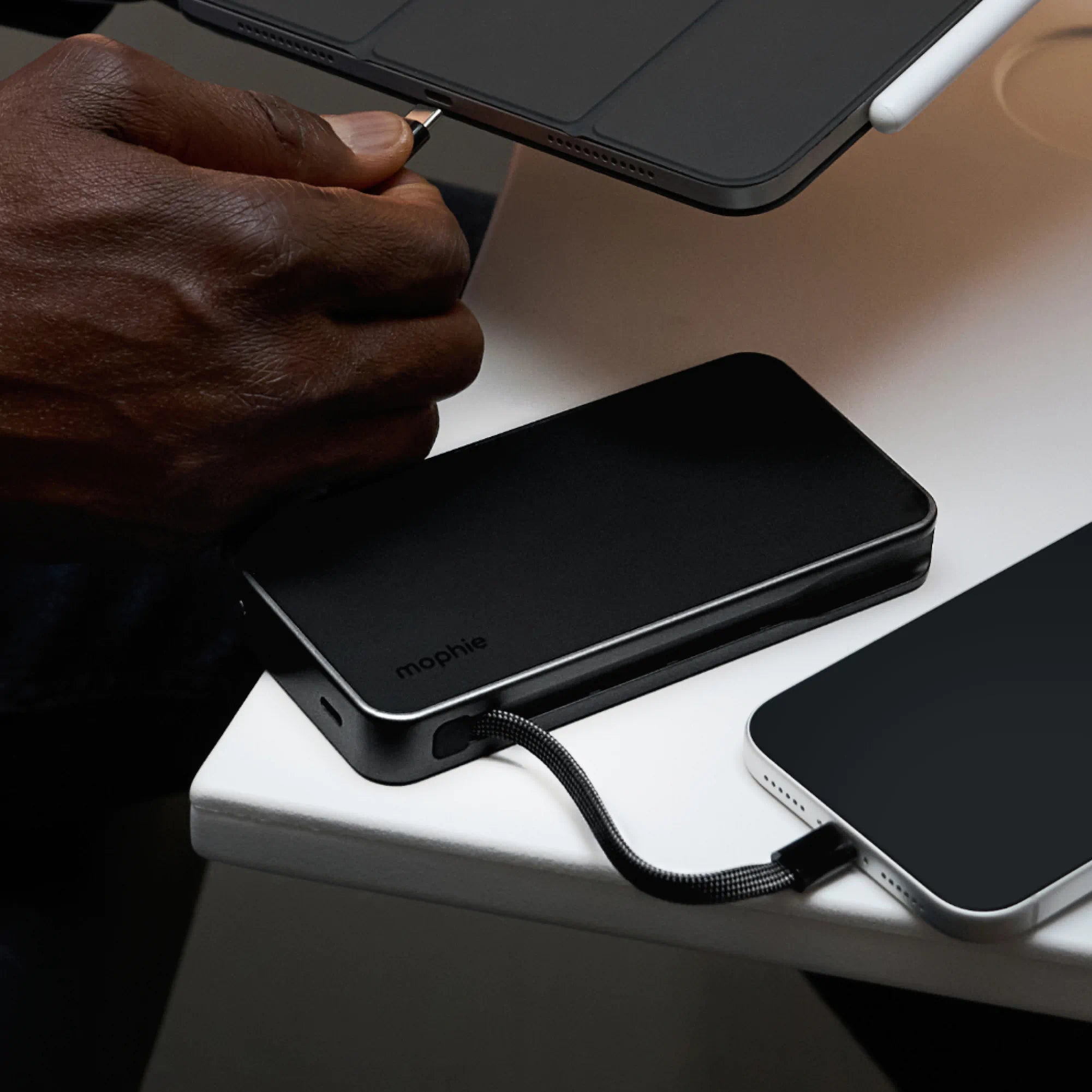 batterie-externe-mophie-powerstation-plus-10k-signature-series image 4