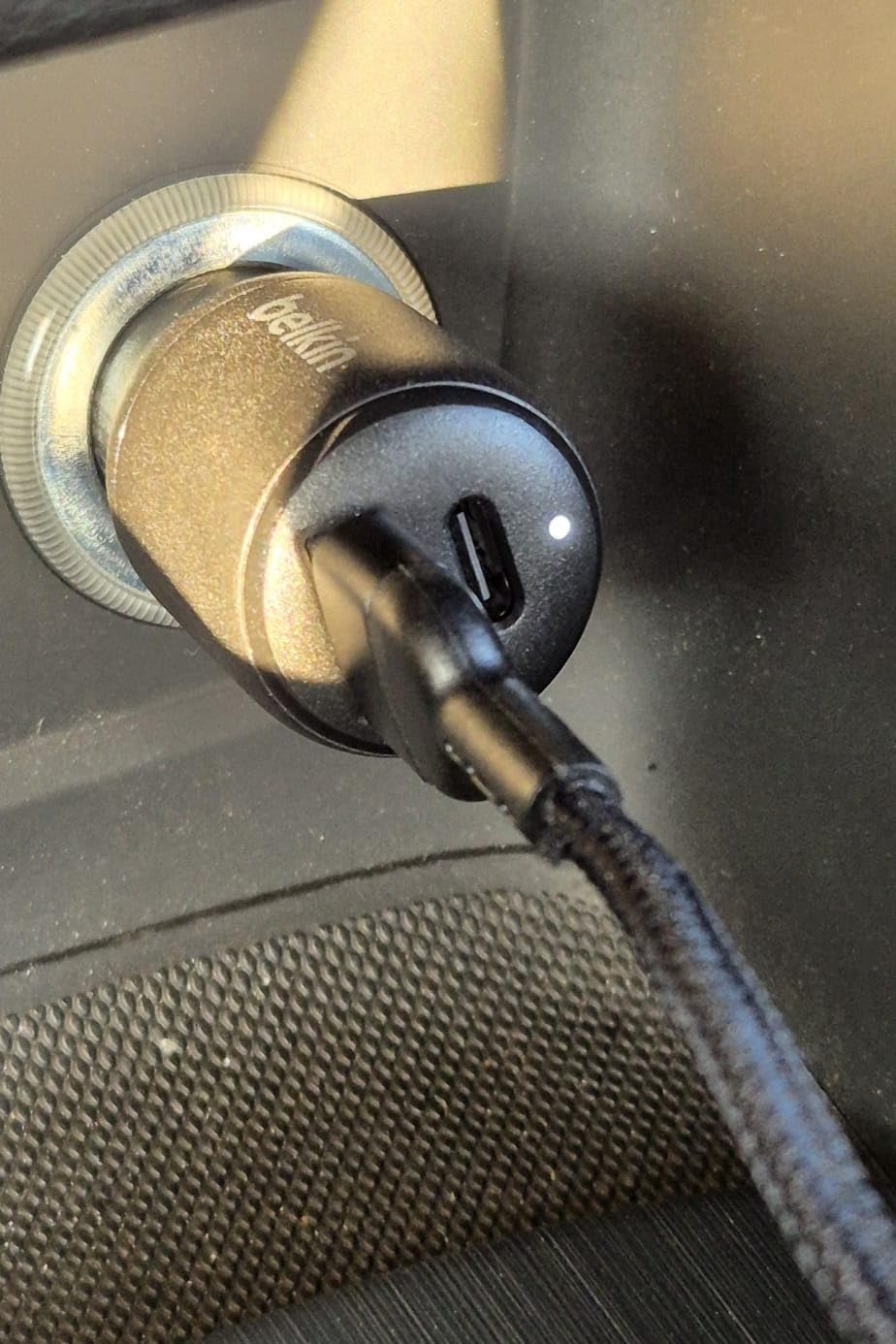 Excellent chargeur voiture