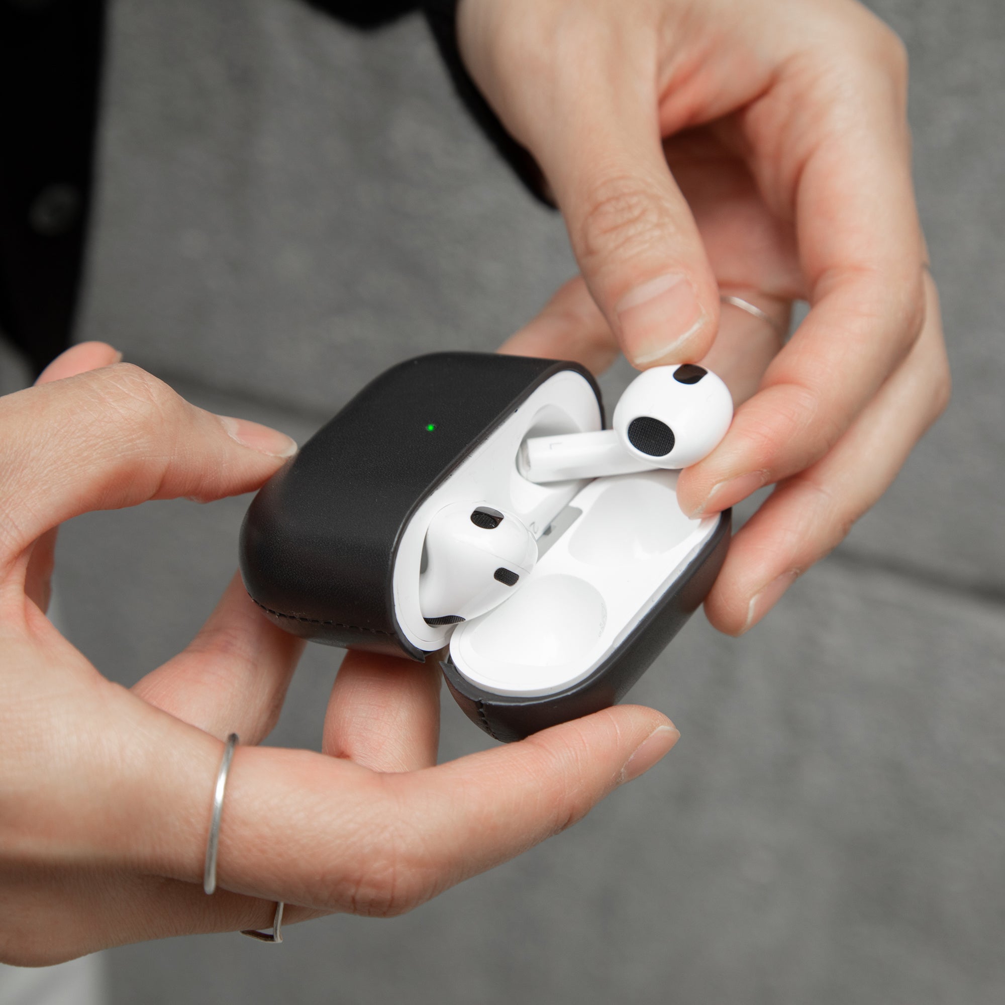 native-union-tui-en-cuir-v-ritable-pour-airpods-3e-g-n-ration image 4