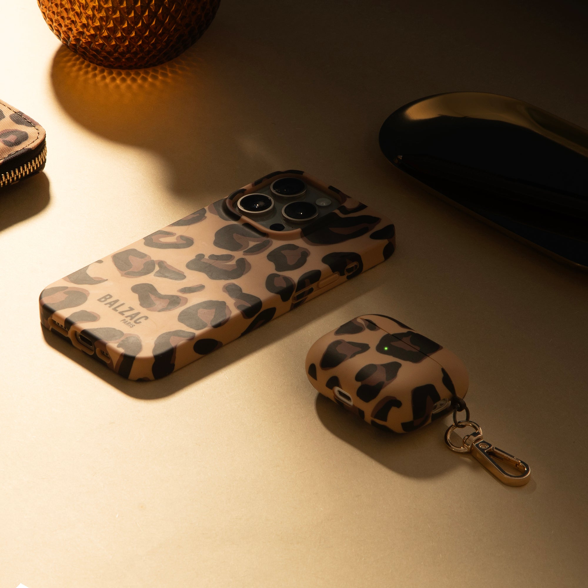 native-union-x-balzac-paris-leopard-case-pour-airpods-pro-gen-1-2-coque-avec-mou image 2