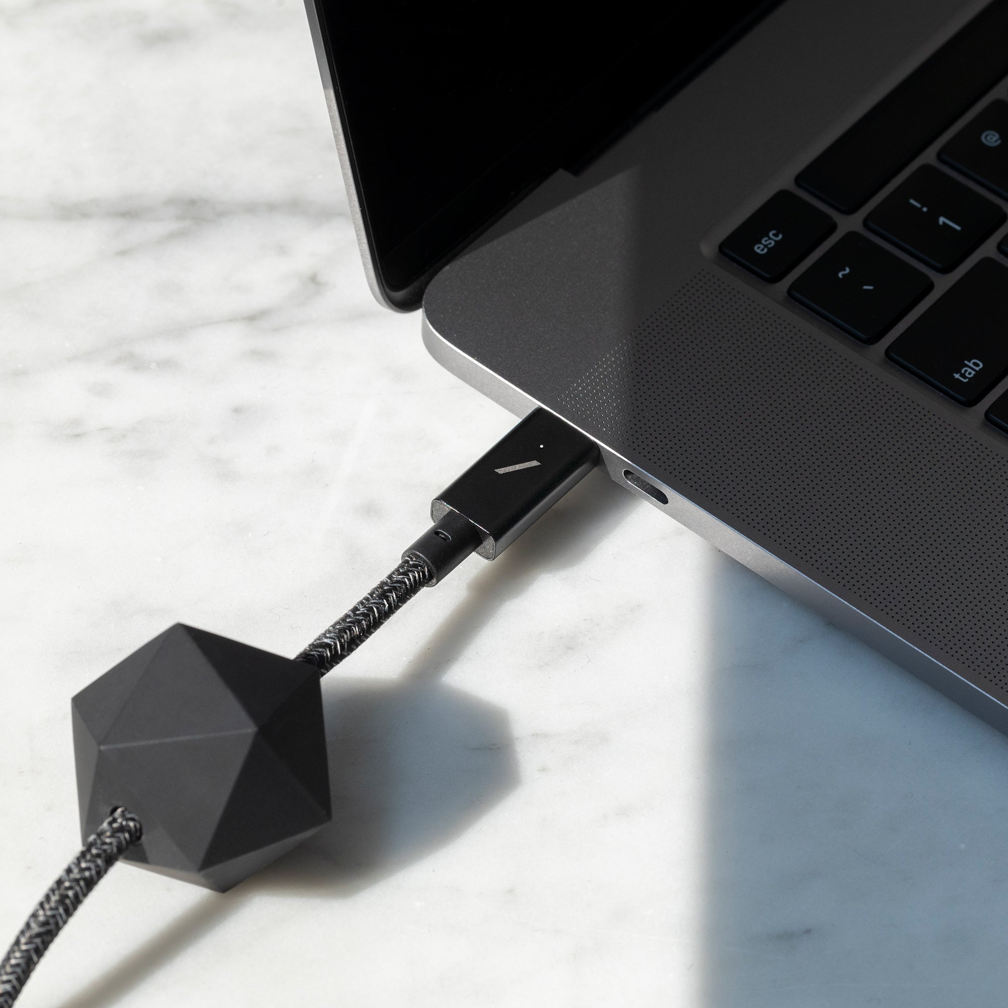 native-union-desk-cable-usb-c-vers-usb-c-100w-2-4-m-charge-rapide-et-design-anti image 3