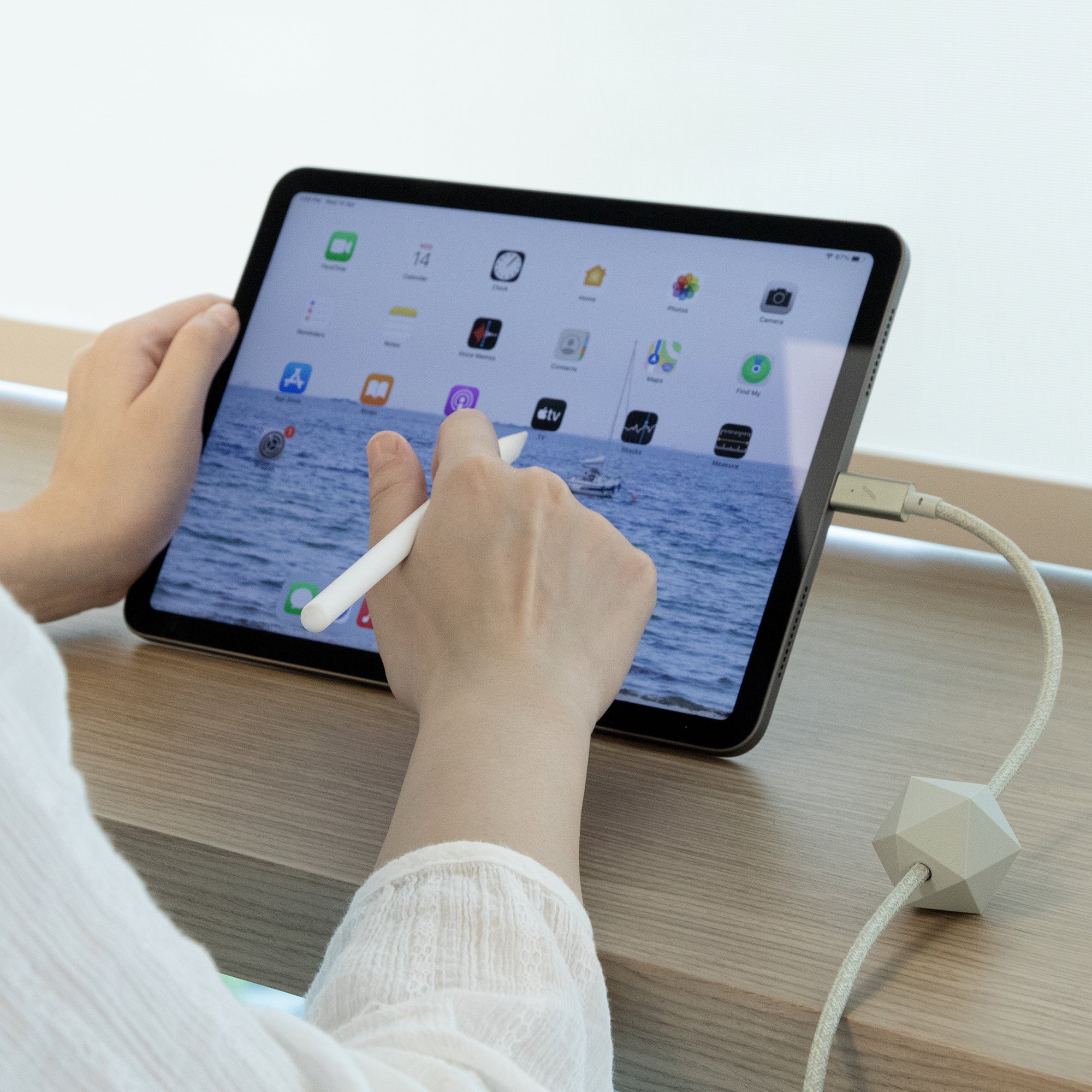 native-union-desk-cable-usb-c-vers-usb-c-100w-2-4-m-charge-rapide-et-design-anti image 4