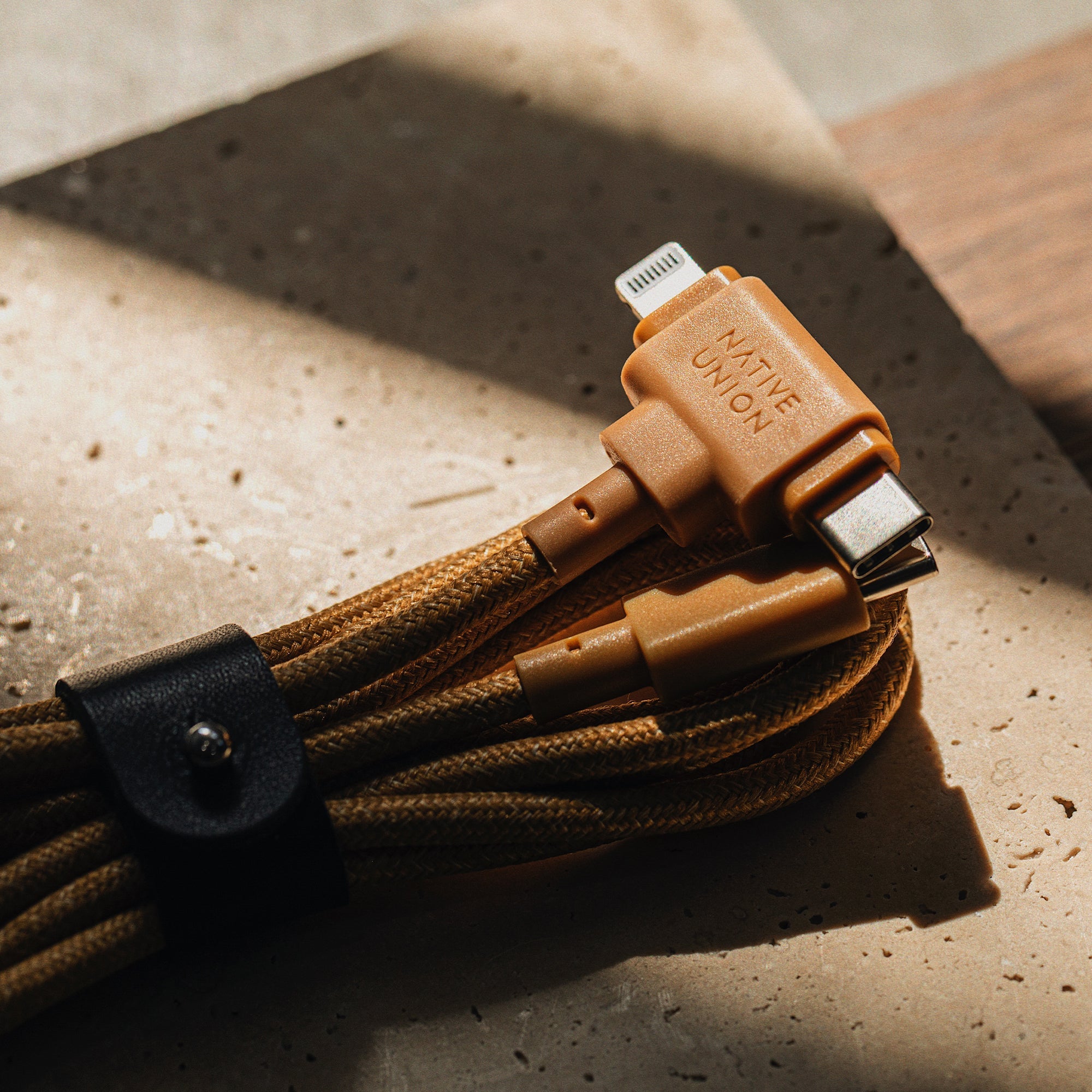 native-union-belt-cable-duo-usb-c-vers-usb-c-et-lightning image 6