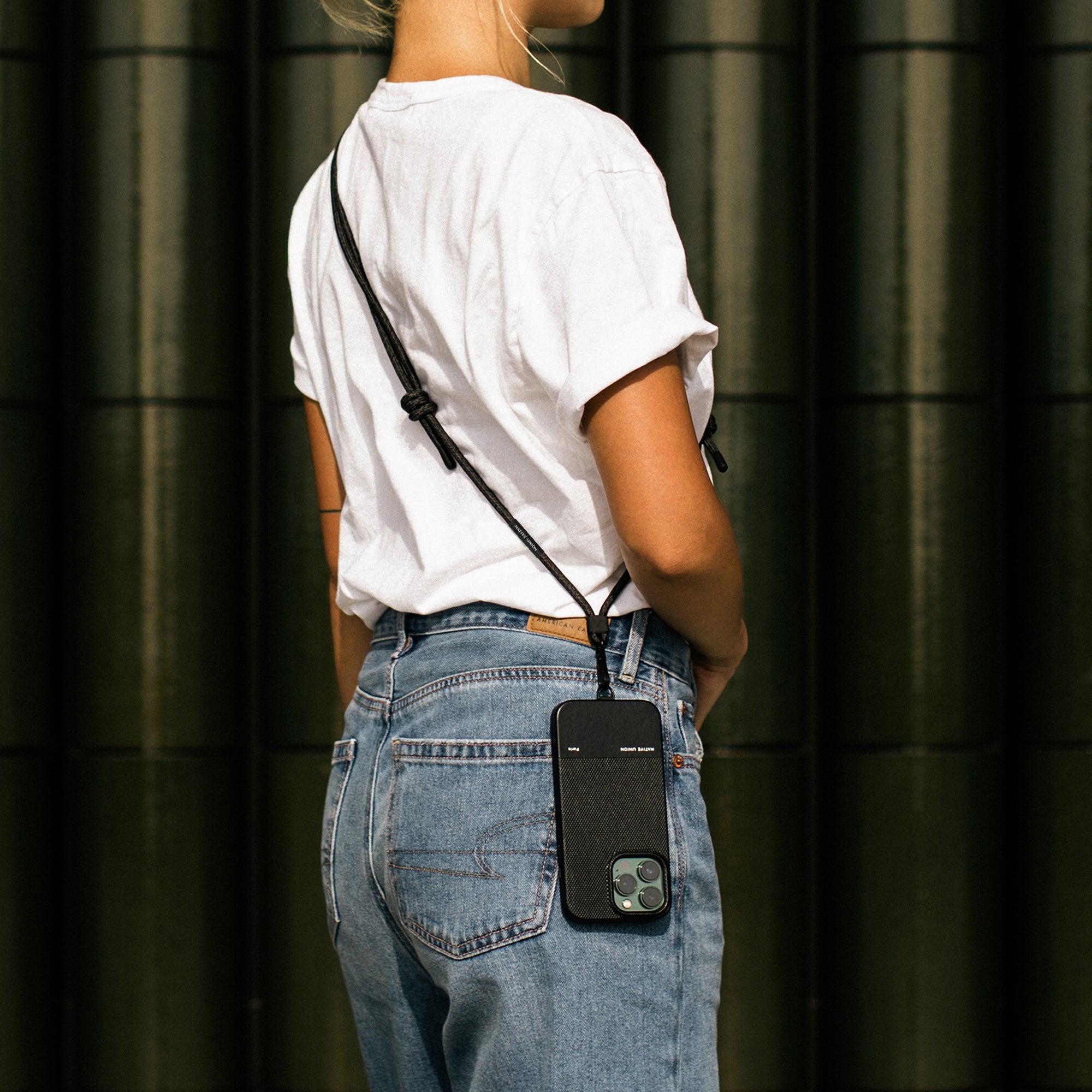 native-union-city-sling-sac-banane-portable-pour-smartphone image 2