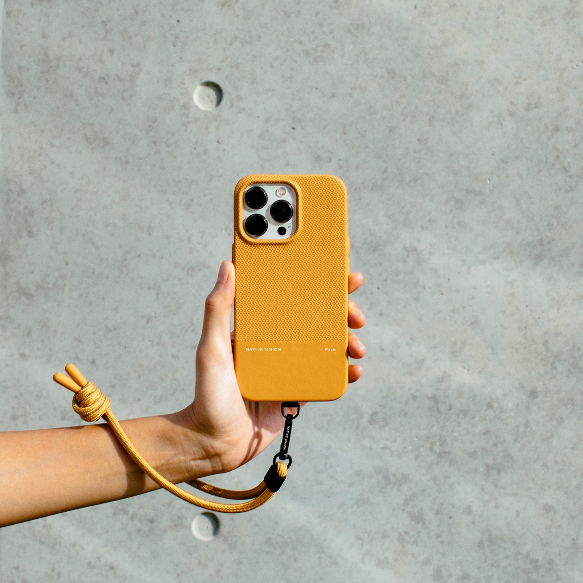 native-union-city-grip-bracelet-de-t-l-phone-pour-poignet image 2
