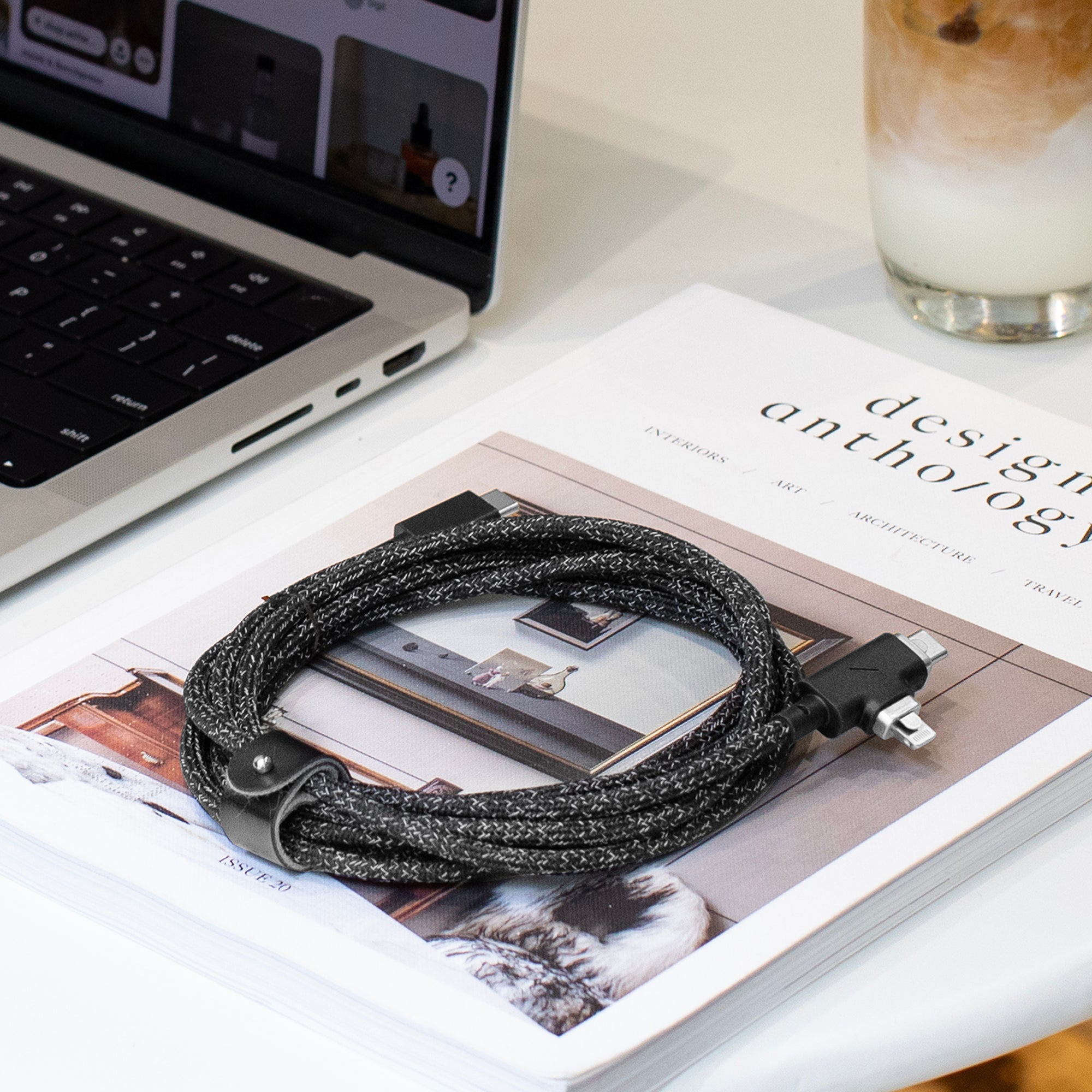 native-union-belt-cable-duo-pro-240w-usb-c-vers-usb-c-lightning-2-en-1 image 6