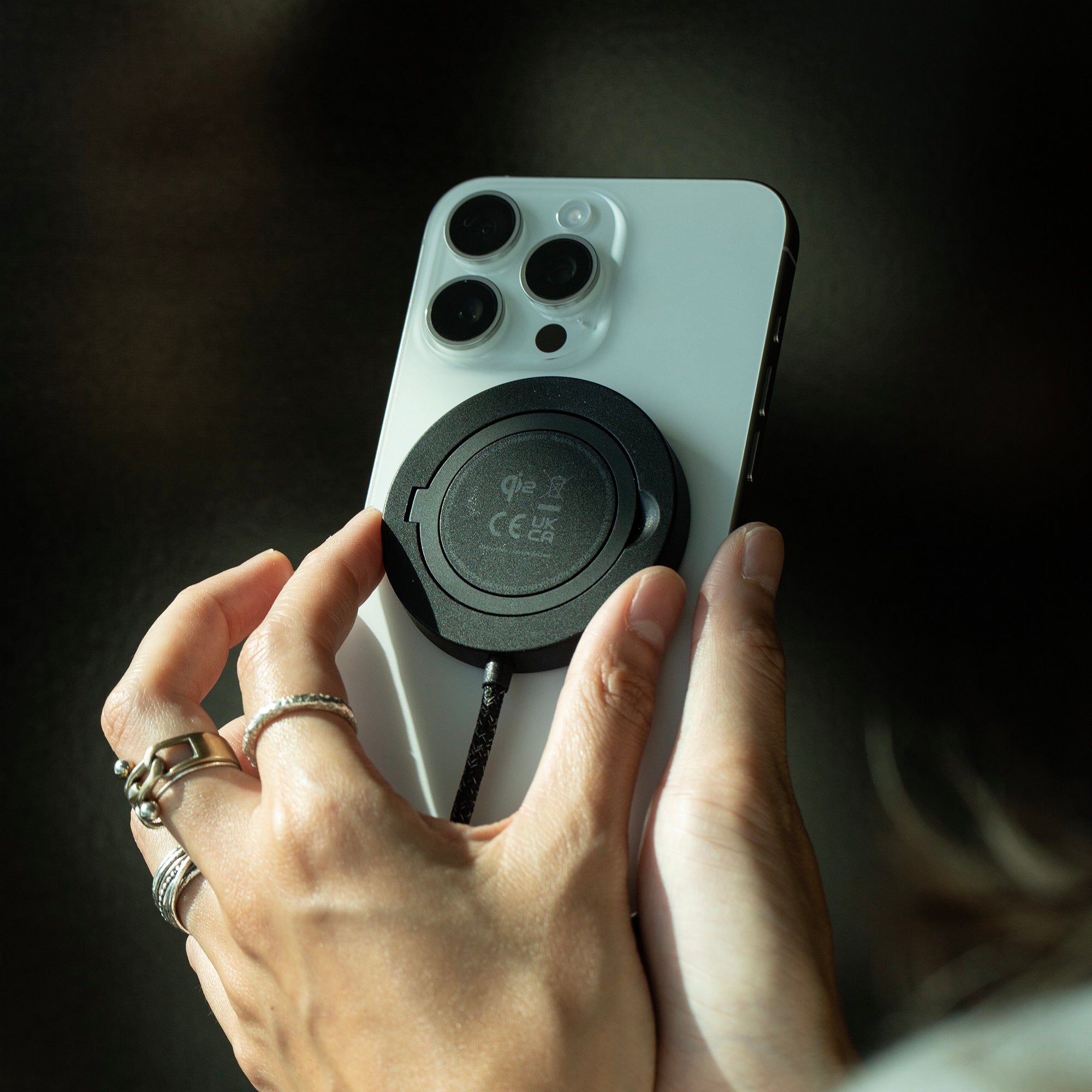 native-union-snapstand-magnetic-wireless-charger-chargeur-qi2-15w image 5