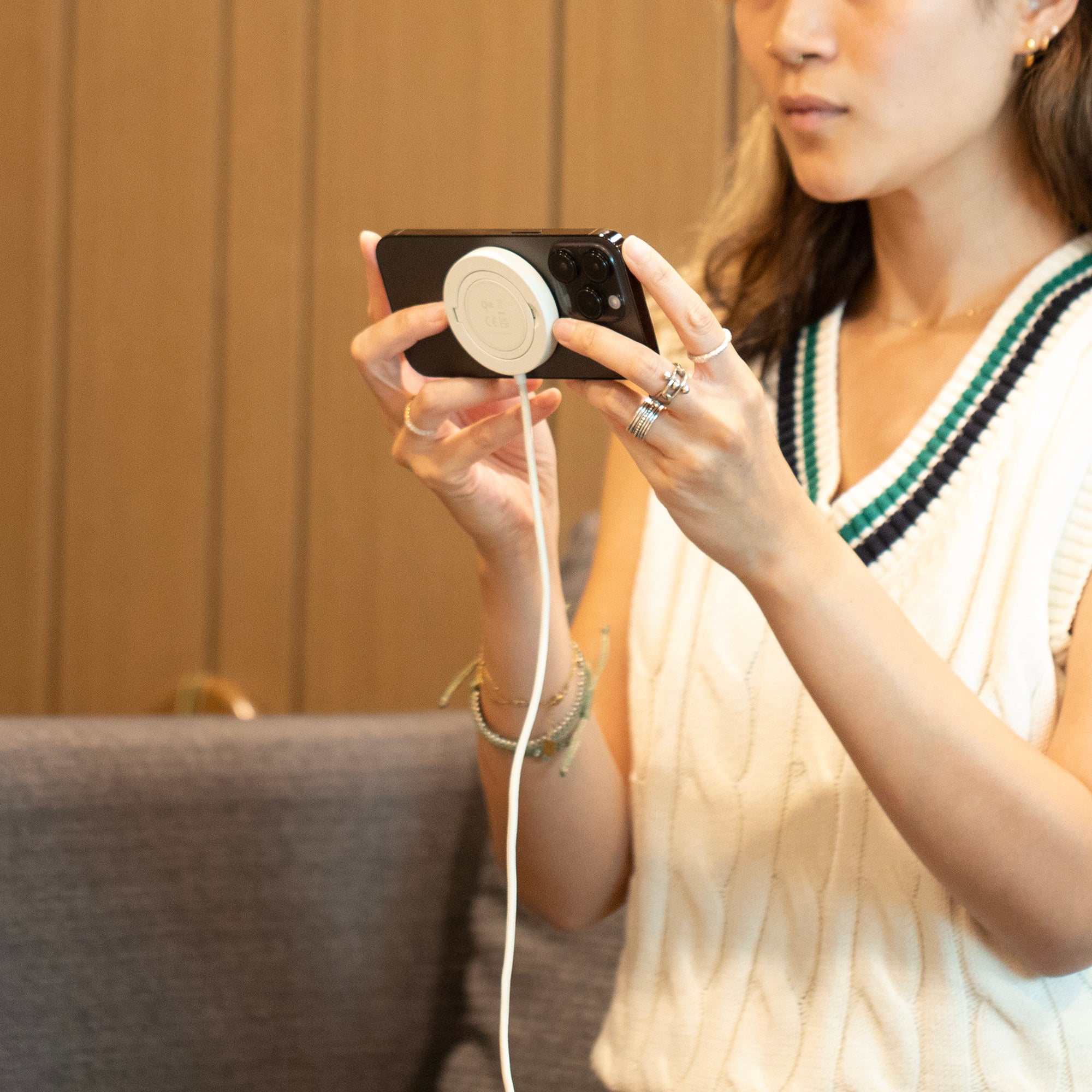 native-union-snapstand-magnetic-wireless-charger-chargeur-qi2-15w image 4
