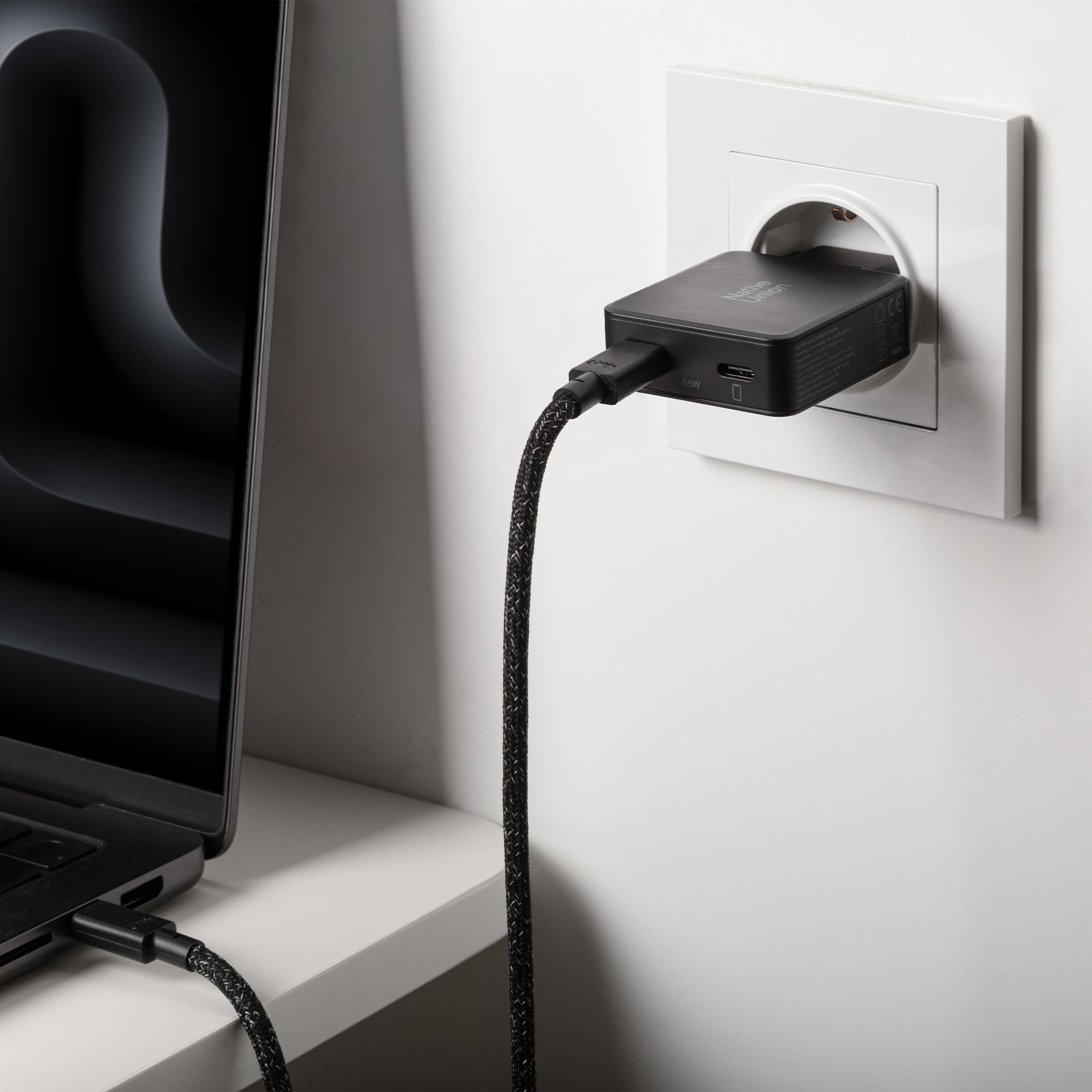 native-union-pocket-gan-charger-pd-65w-chargeur-compact-double-usb-c image 4