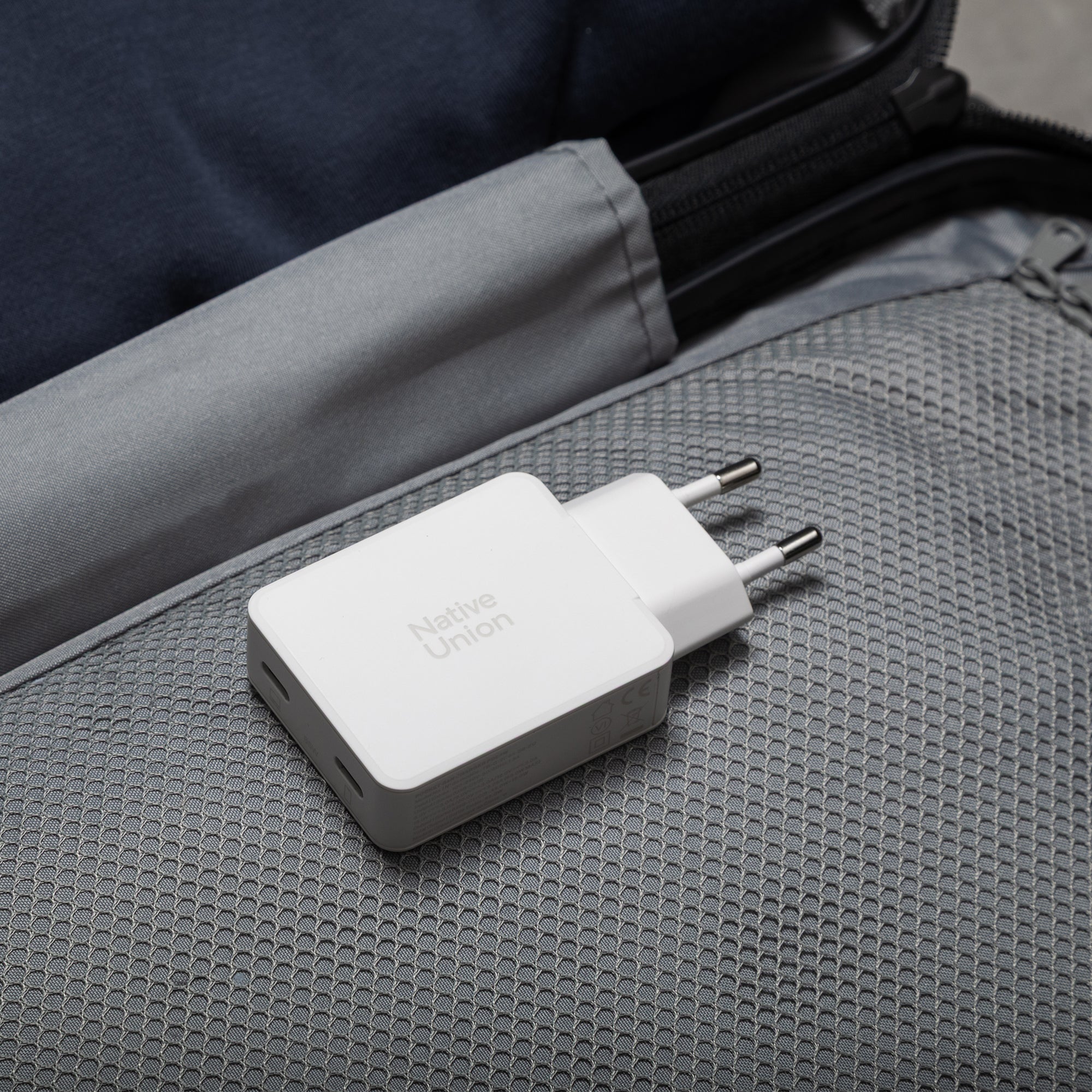 native-union-pocket-gan-charger-pd-65w-chargeur-compact-double-usb-c image 7