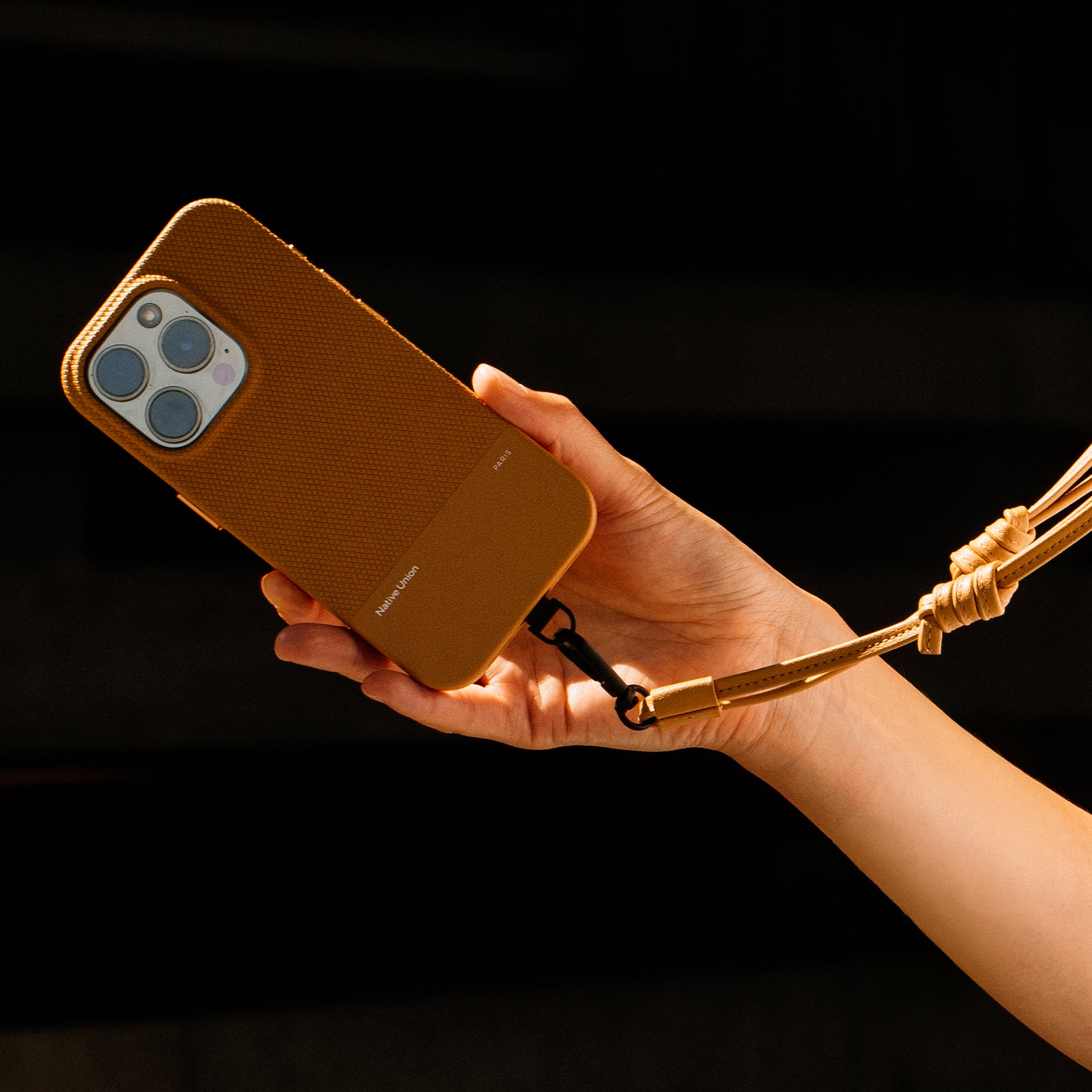 native-union-re-classic-sling-bandouli-re-l-gante-pour-t-l-phone image 3