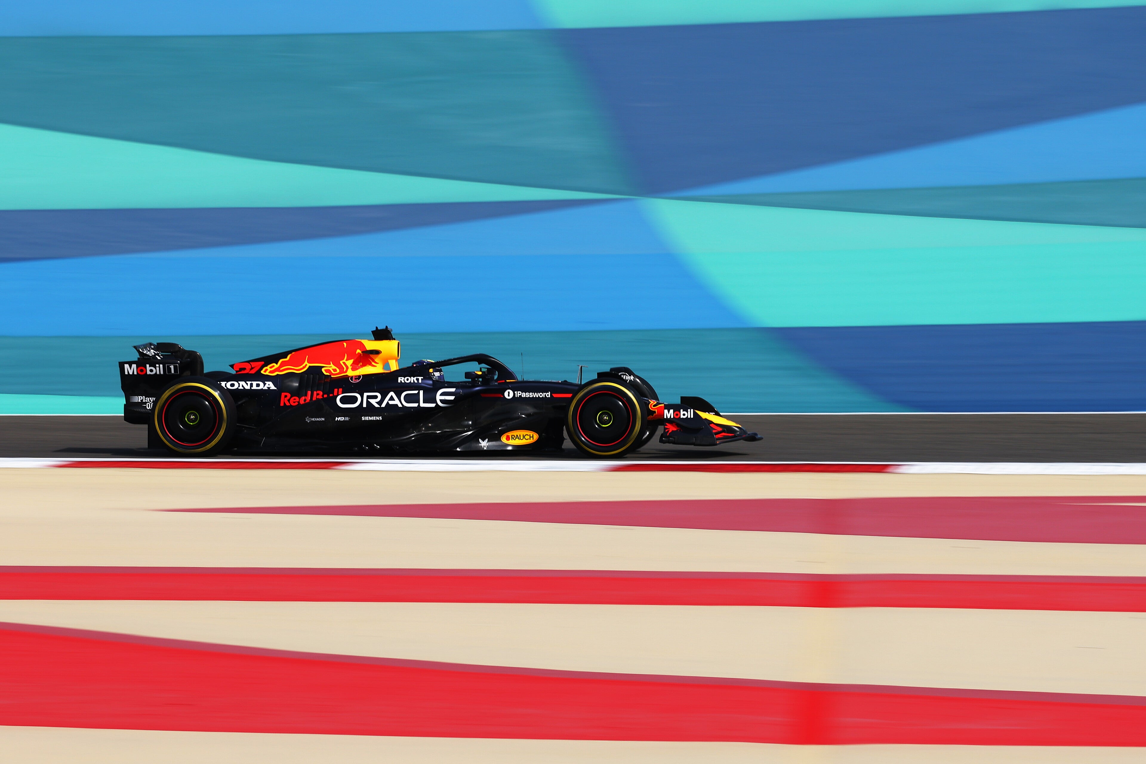 mophie-mini-oracle-red-bull-racing-batterie-externe-5k image 5
