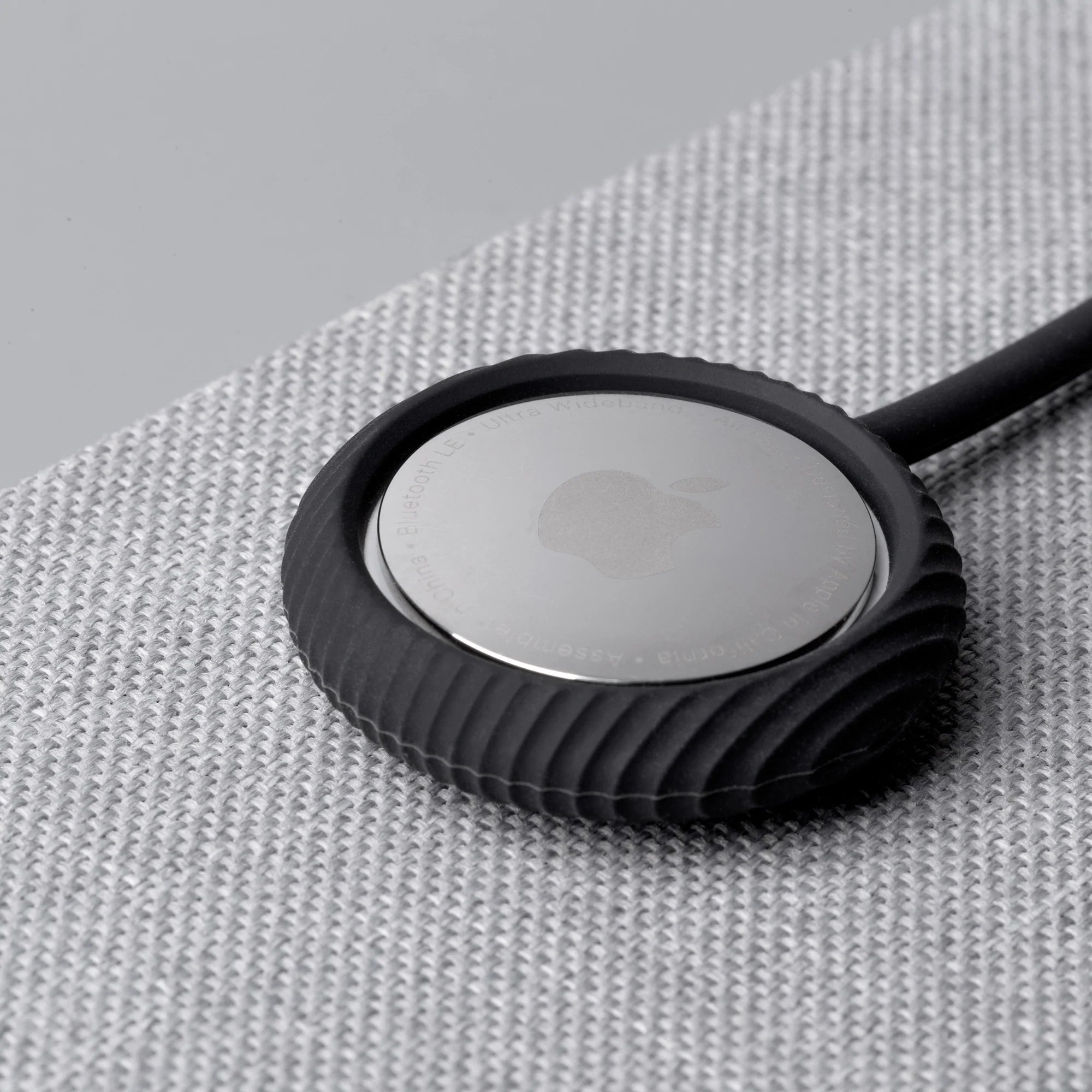 boucle-curve-airtag-native-union image 7