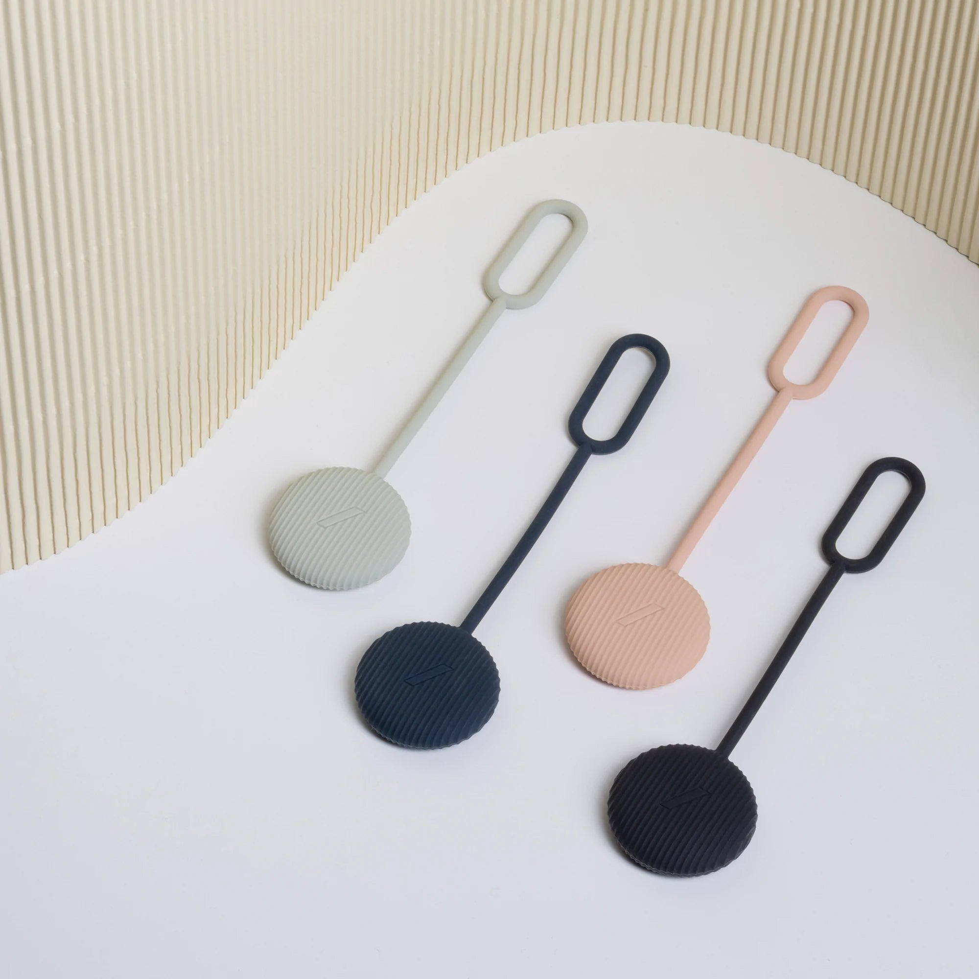 boucle-curve-airtag-native-union image 6