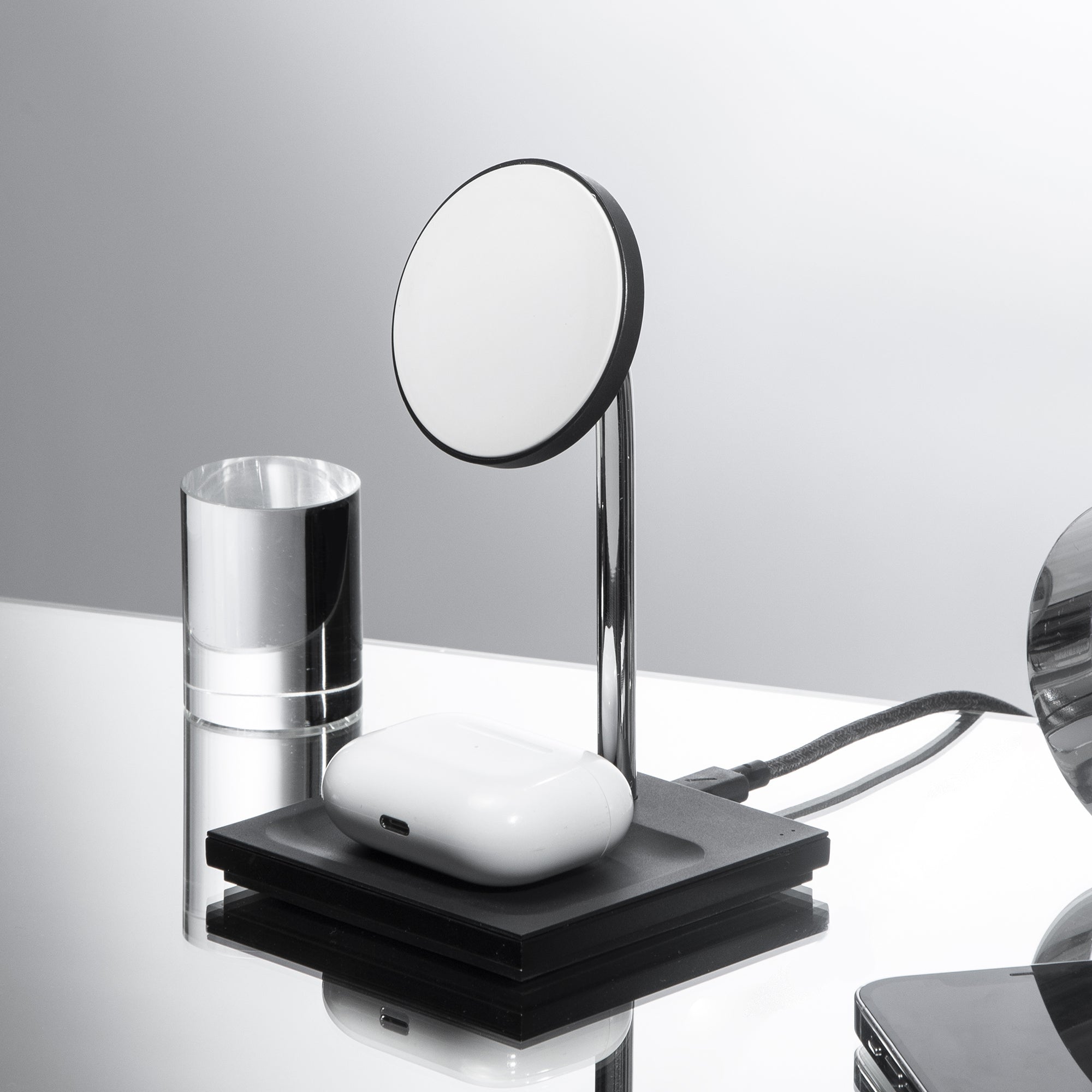 chargeur-sans-fil-magn-tique-2-en-1-snap-de-native-union-pour-iphone-et-airpods image 6