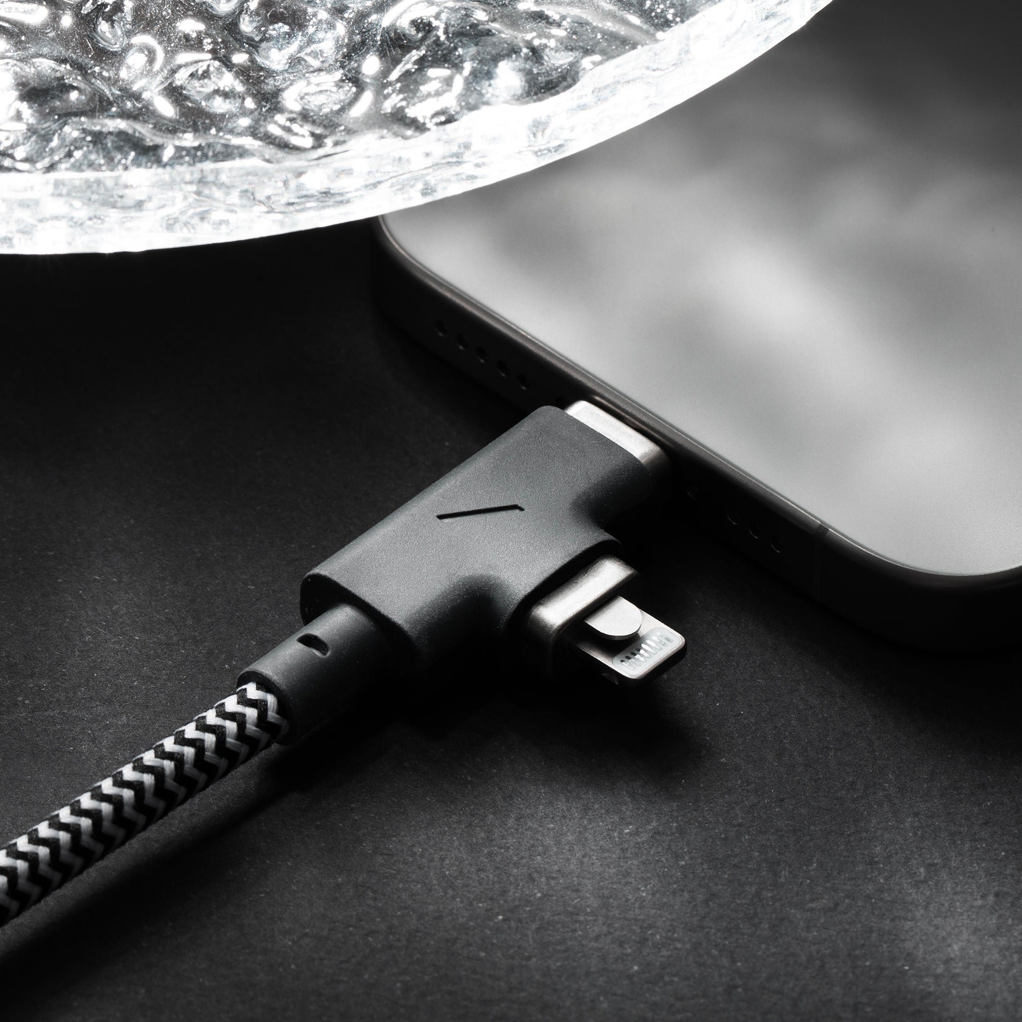 native-union-belt-cable-duo-pro-240w-usb-c-vers-usb-c-lightning-2-en-1 image 4