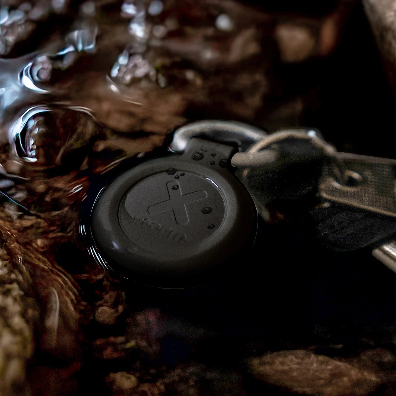 xtorm-traveltag-pour-iphone-ios-r-sistant-l-eau-noir-charbon image 4