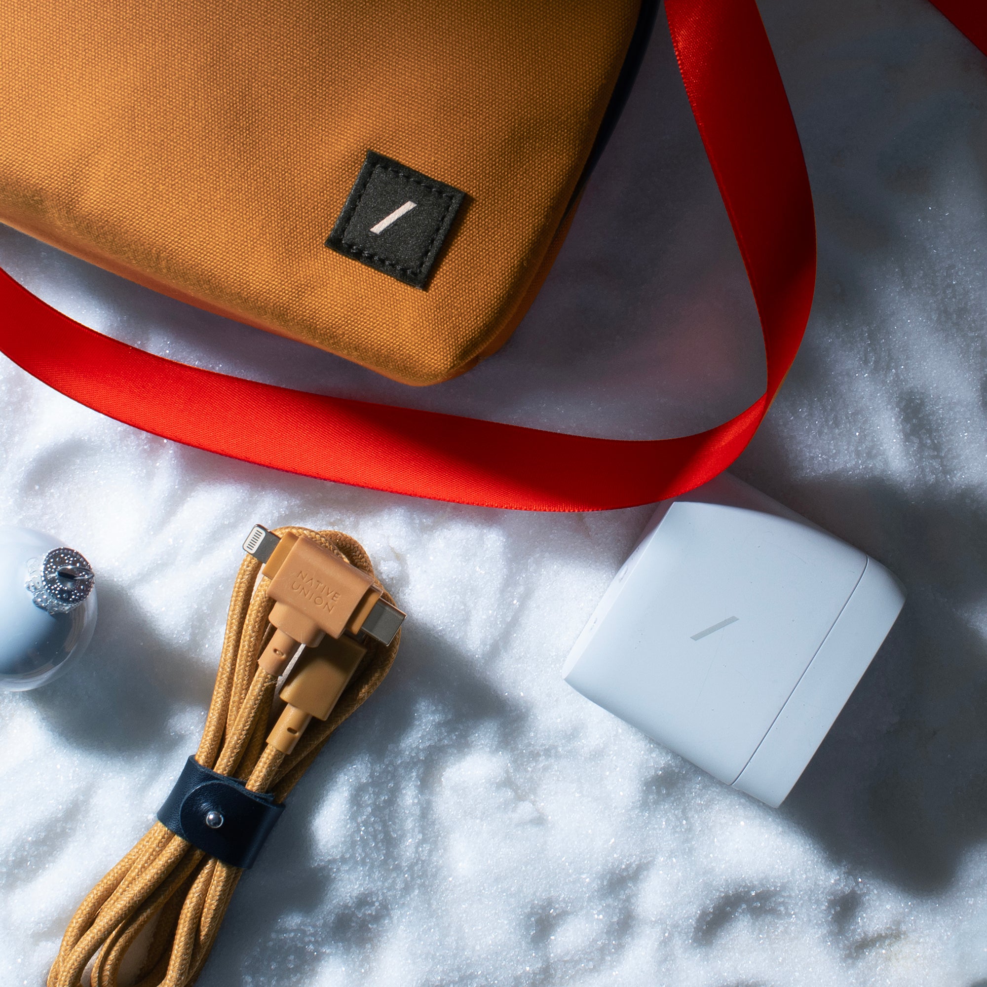 native-union-the-traveler-ensemble-voyage-avec-chargeur-gan-67w-c-ble-2-en-1-et- image 2