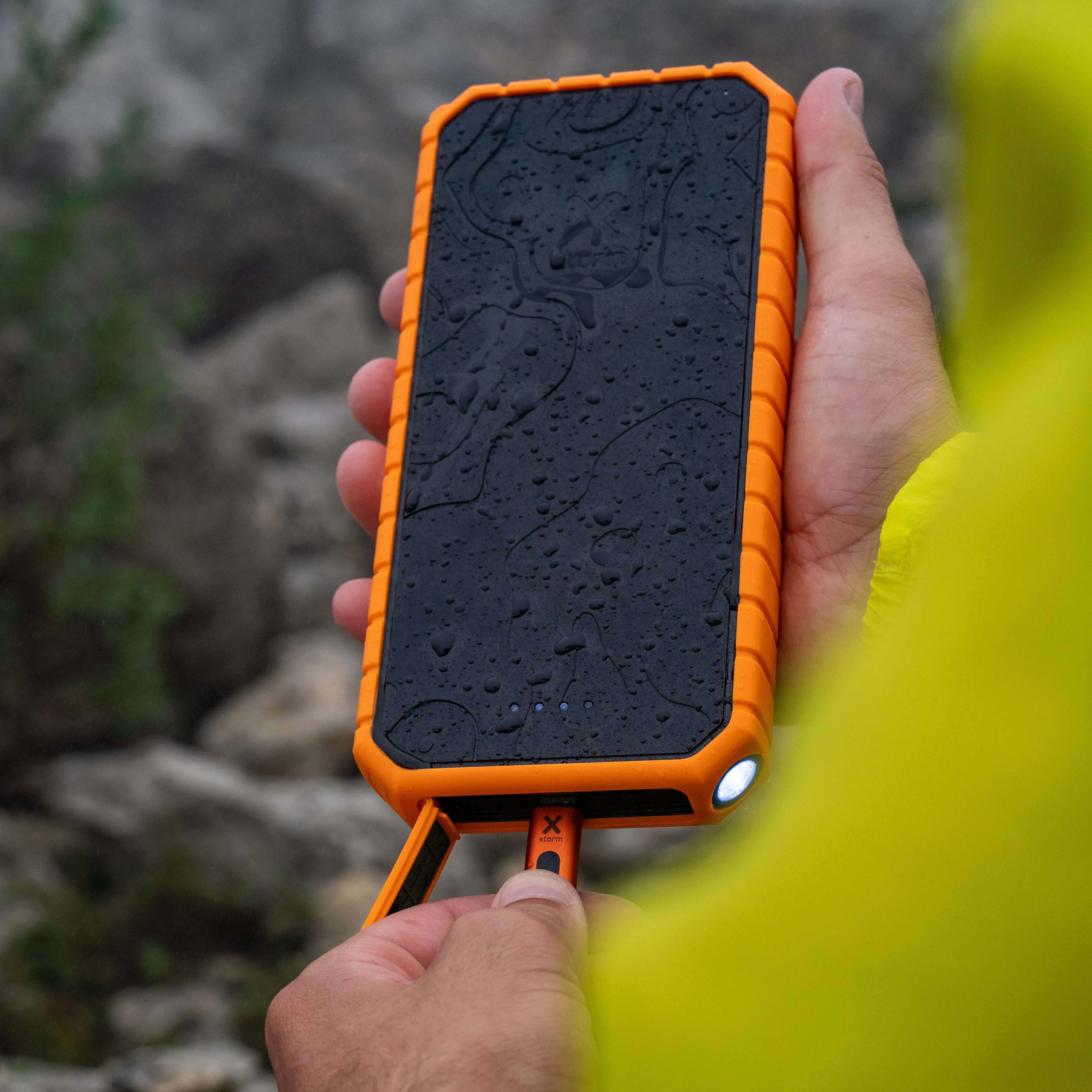 xtorm-xtreme-power-bank-rugged-35w-20-000-mah-tanche-ip65-avec-lampe-torche image 5
