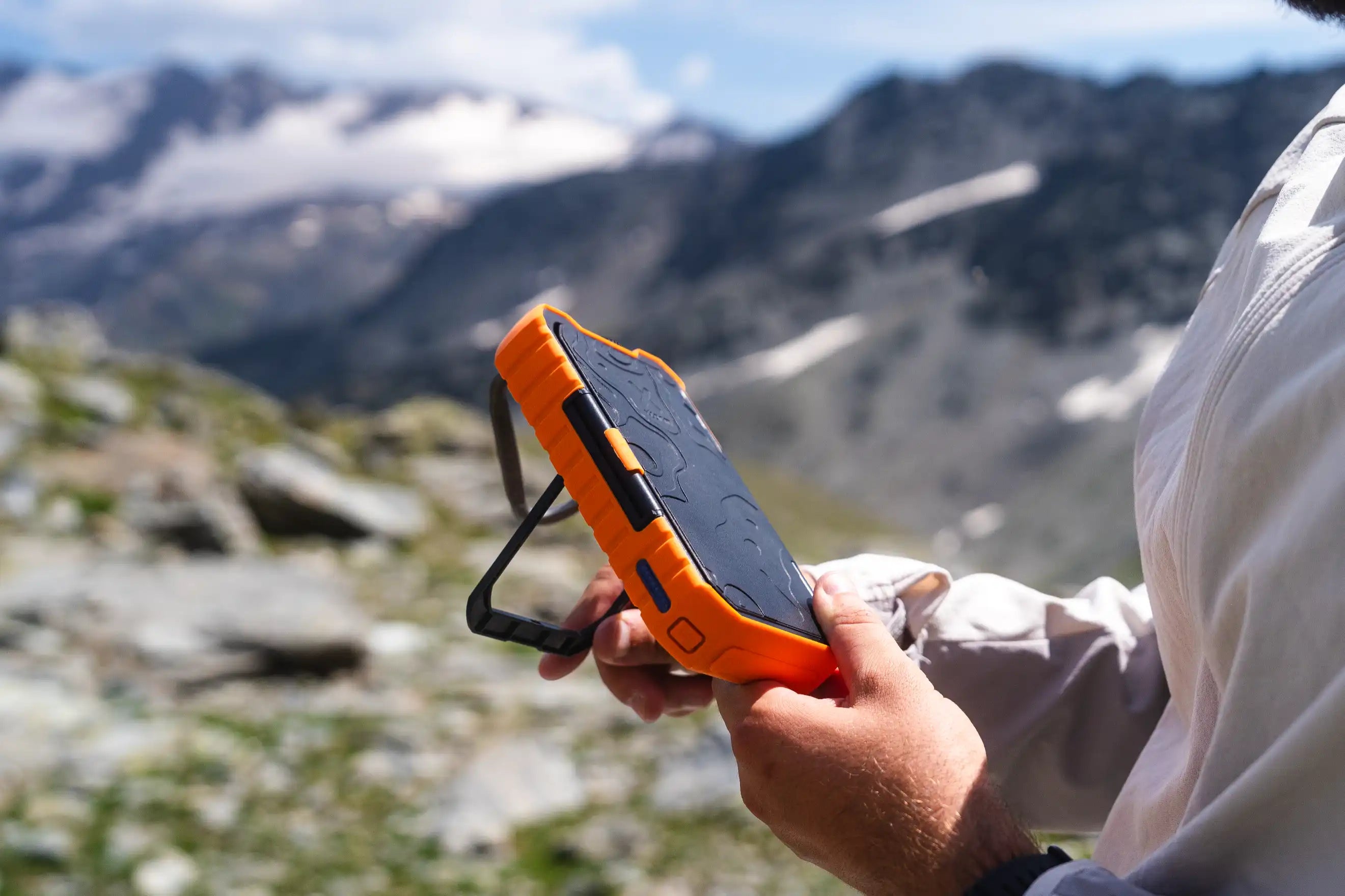 xtorm-rugged-solar-power-bank-10-000-mah-avec-panneaux-solaires-20w image 6