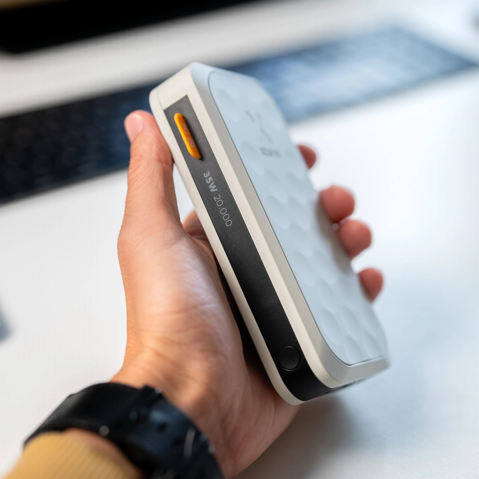 xtorm-power-bank-35w-20-000-mah-fuel-series-5-dusk-white image 4
