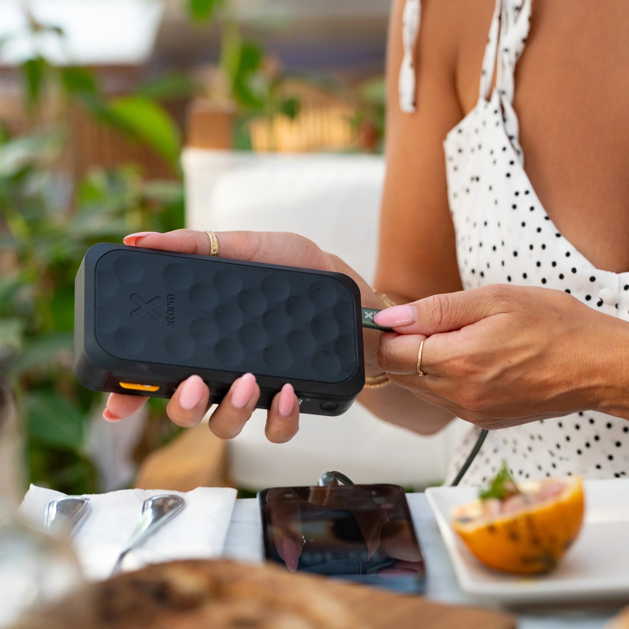xtorm-power-bank-35w-20-000-mah-fuel-series-5-midnight-black image 4