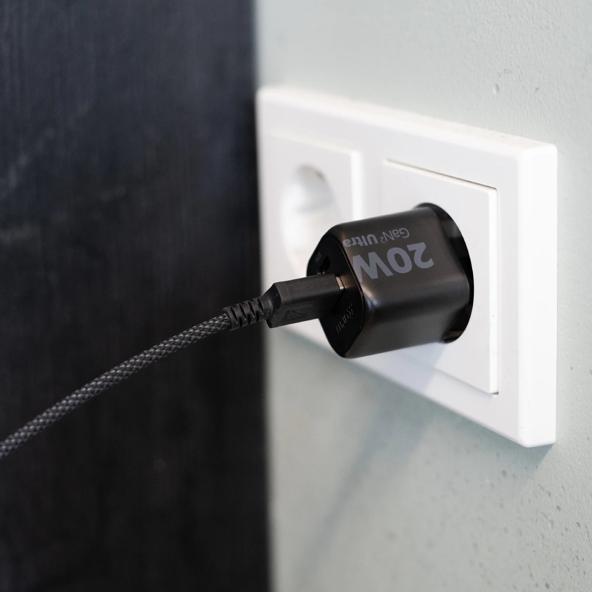 xtorm-gan2-ultra-chargeur-mural-20w-noir image 4