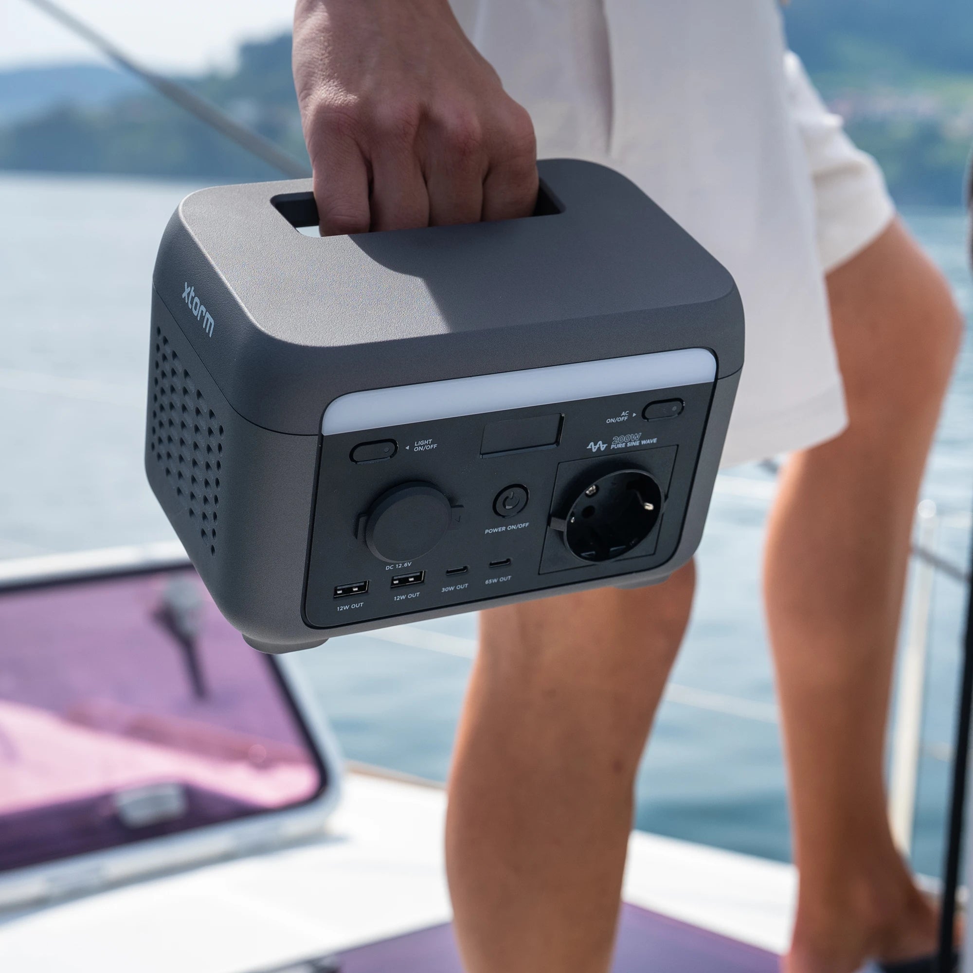 xtorm-mini-power-station-200w-avec-poign-e image 4